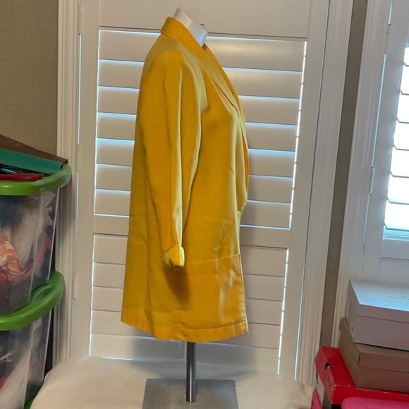 Elegant Women's Yellow Suit Jacket - Picture 2 of 6